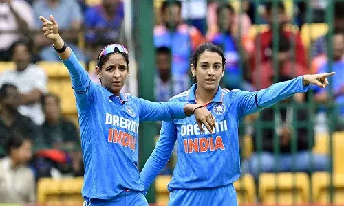 మహిళా క్రికెటర్ల సెంట్రల్ కాంట్రాక్ట్లను ప్రకటించిన బీసీసీఐ