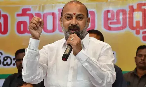 కేంద్ర మంత్రి బండి సంజయ్పై పోలీసులకు ఫిర్యాదు