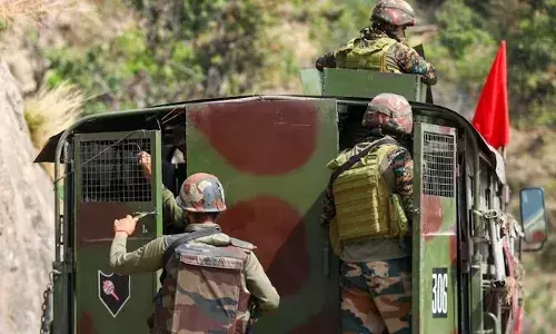 2 policemen injured, encounter , terrorists, JammuKashmir, Kathua