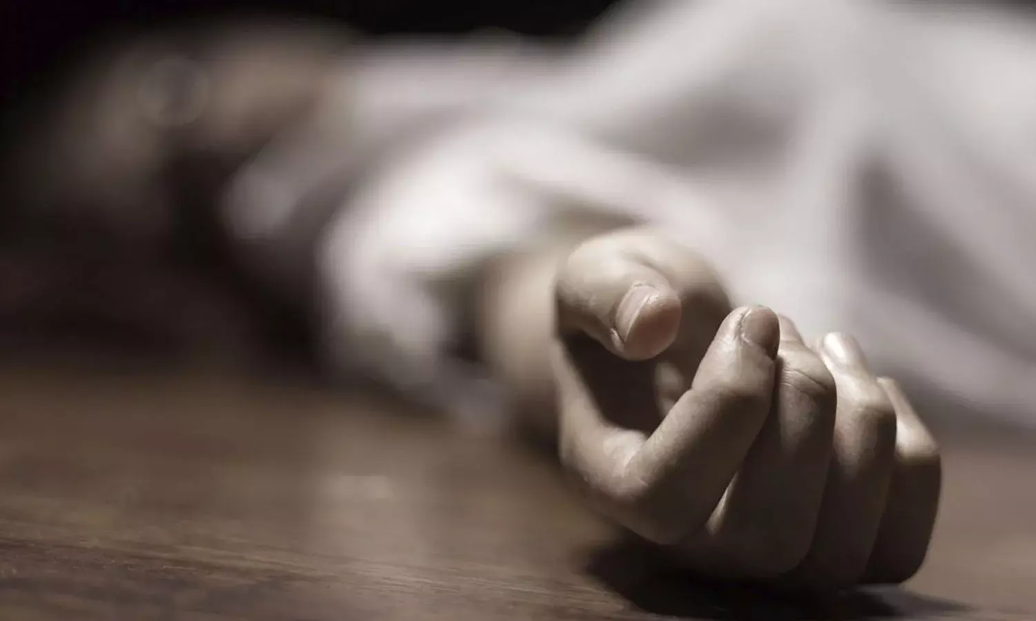 Woman decomposed body, Delhi, flat, landlord detained, Crime