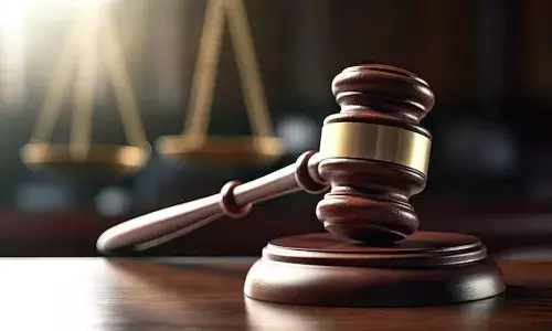 హీరోయిన్ను చేస్తానంటూ యువతిపై దర్శకుడు లైంగిక వేధింపులు.. బెయిల్ మంజూరు చేయలేమన్న కోర్టు..!