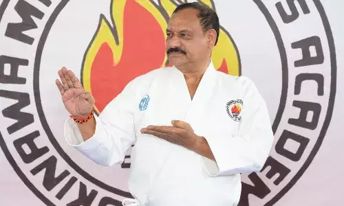 కరాటేలో బ్లాక్ బెల్ట్ నెగ్గిన టీపీసీసీ అధ్యక్షుడు