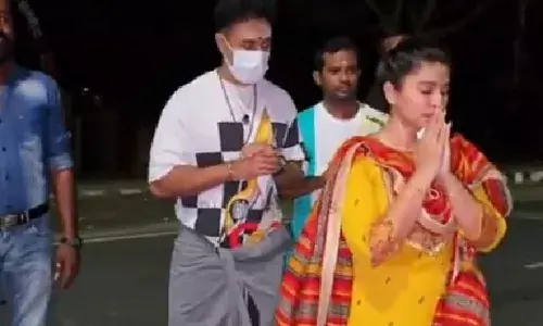 అరుణాచలంలో నటి స్నేహ.. మండిపడుతున్న భక్తులు