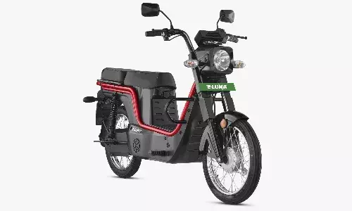 కైనెటిక్ గ్రీన్ ఇ-లూనాపై ఇండస్ట్రీ-ఫస్ట్ అన్లిమిటెడ్ KM అష్యూర్డ్ బైబ్యాక్ ఆఫర్