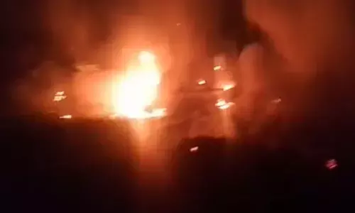 family dead, firecracker explosion, cylinder blast, West Bengal