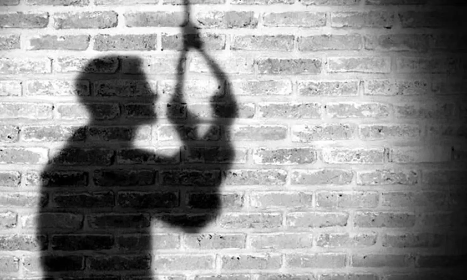18-year-old caught with minor girl, hanging, Kerala, police station, Crime