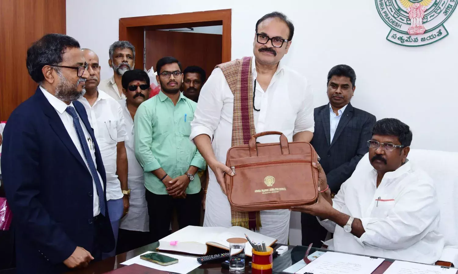 Andhra Pradesh : ఎమ్మెల్సీలుగా ఐదుగురు ప్రమాణ స్వీకారం