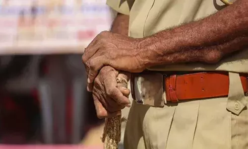 మర్డర్ కేసు నిందితుడిని పోలీసులకు ప‌ట్టించిన మహిళ.. అచ్చం సినిమాల్లోలానే..