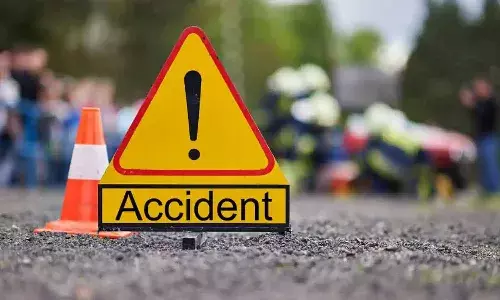 Karnataka, 5 killed, several injured, mini bus rams into parked truck