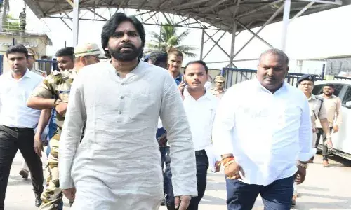 అల్లూరి జిల్లా పర్యటనకు బయలుదేరిన పవన్ కళ్యాణ్