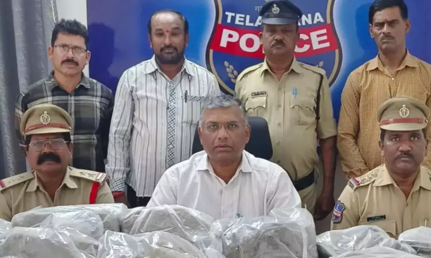 సికింద్రాబాద్ రైల్వే స్టేషన్‌లో ఆకస్మిక తనిఖీలు.. వదిలేసి వెళ్లిన నాలుగు సంచులలో 26 పాకెట్లు.. వాటిలో..