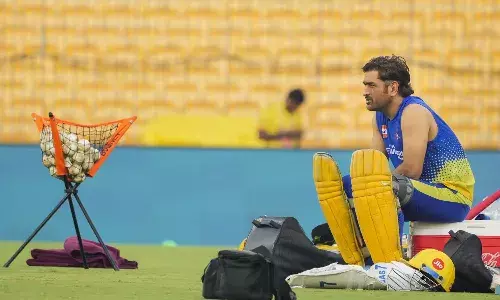 ధోనీకి గాయం.. వెంటాడుతున్న భయం..!