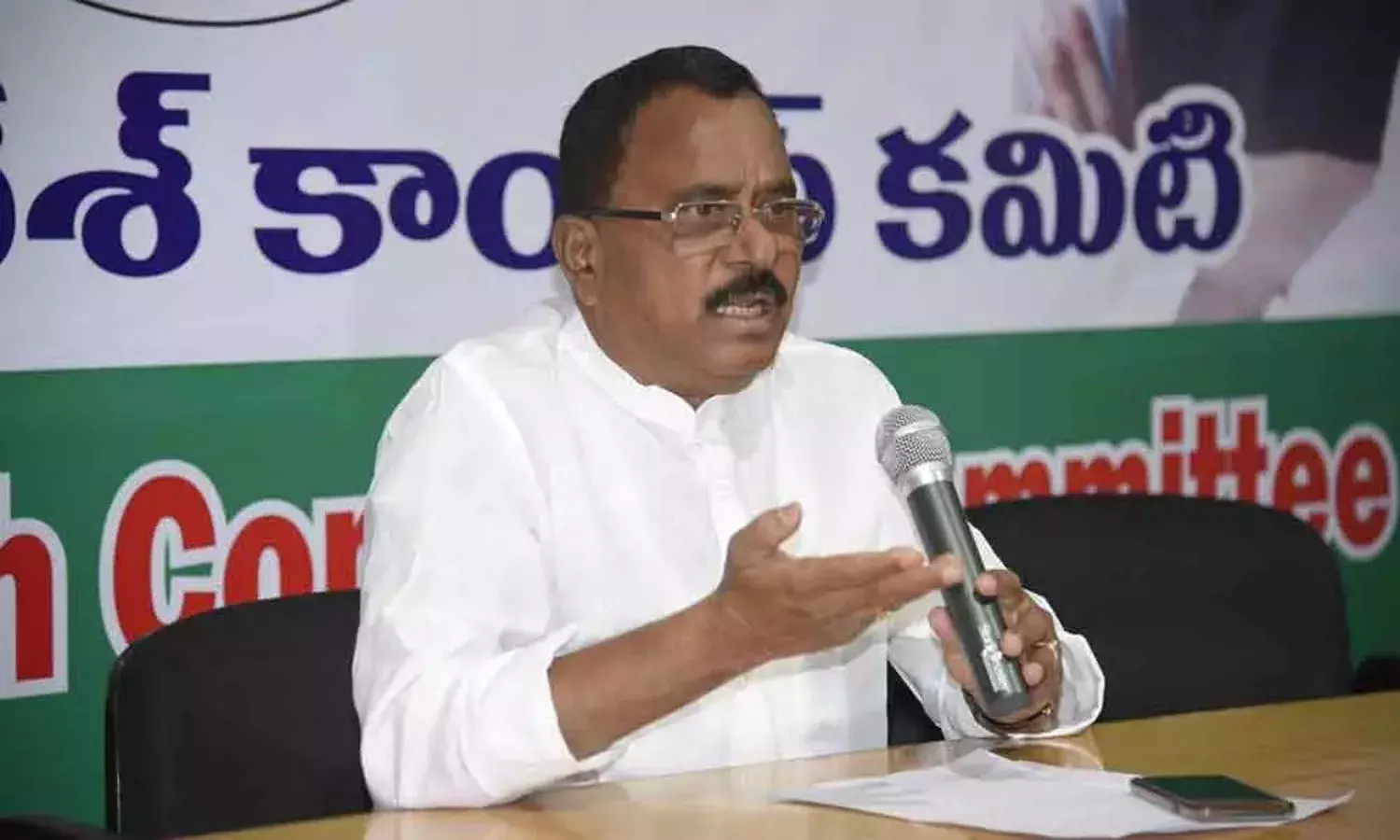 బంగ్లాదేశ్ తిరుగుబాటుకు, తెలంగాణకు ఏం సంబంధం..? : కేటీఆర్‌పై కాంగ్రెస్ ఎంపీ ఫైర్‌