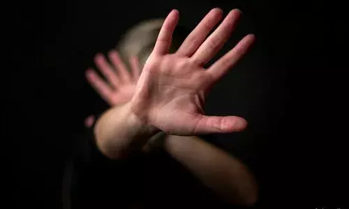 Lucknow , beautician stabbed, car, arrest, Crime, Uttarpradesh