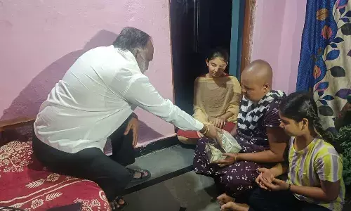 క్యాన్సర్ బాధితురాలికి జగ్గారెడ్డి రూ. 10 లక్షల సాయం