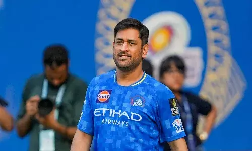 5 లీటర్ల పాలు తాగుతాడట.. ఎట్టకేలకు రూమర్ పై స్పందించిన ధోని 5 లీటర్ల పాలు తాగుతాడట.. ఎట్టకేలకు రూమర్ పై స్పందించిన ధోని