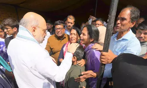 Video : అమిత్ షా ఎదుట కన్నీటి పర్యంతమైన మృతుల కుటుంబ సభ్యులు