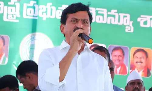 15 రోజుల్లో గ్రామ రెవిన్యూ అధికారులను నియమిస్తాం.. మే 5 లోపు లబ్ధిదారులకు ఇందిరమ్మ ఇళ్లు