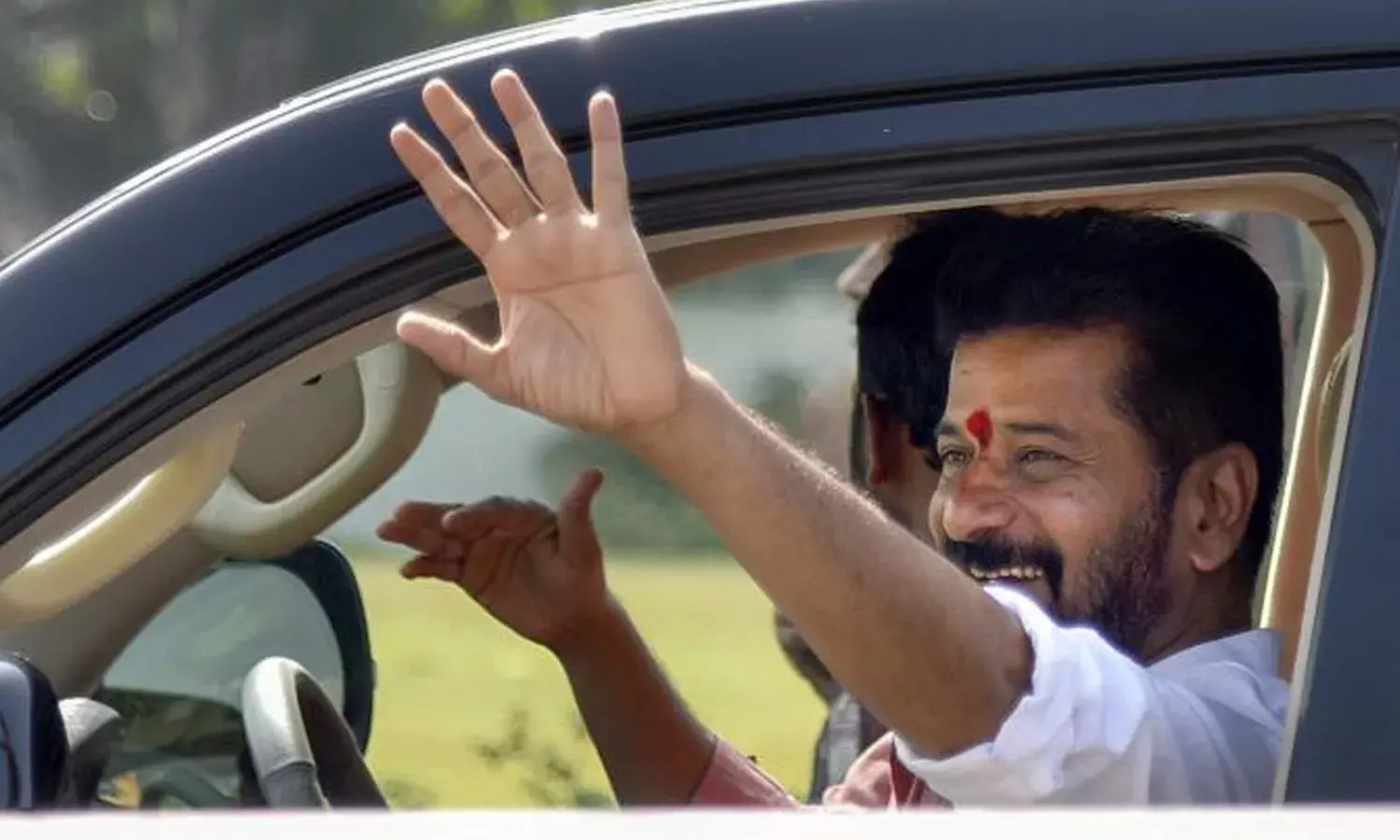 స్నేహం కోసం.. విజయవాడకు తెలంగాణ సీఎం..!