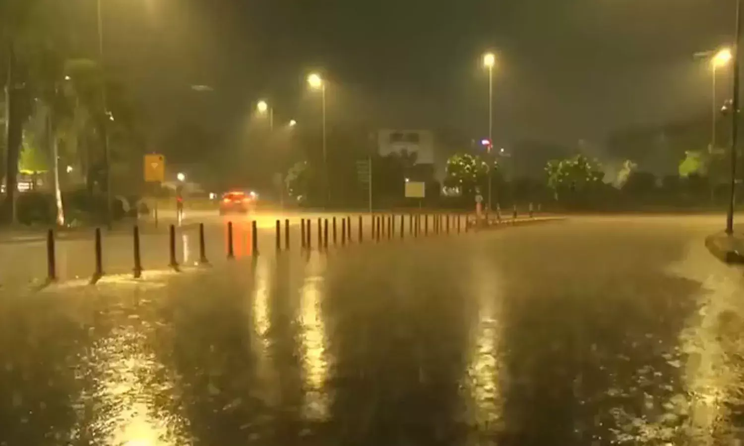flights delayed, flights diverted, heavy rain, Delhi, NCR