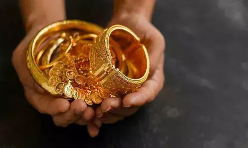 హైదరాబాద్లో భారీగా తగ్గిన బంగారం ధర