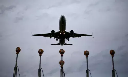 తీవ్రవాదులు ఉన్నారంటూ మెయిల్.. అప్పటికే చెన్నై నుండి కొలంబోకు వెళ్లిన విమానం