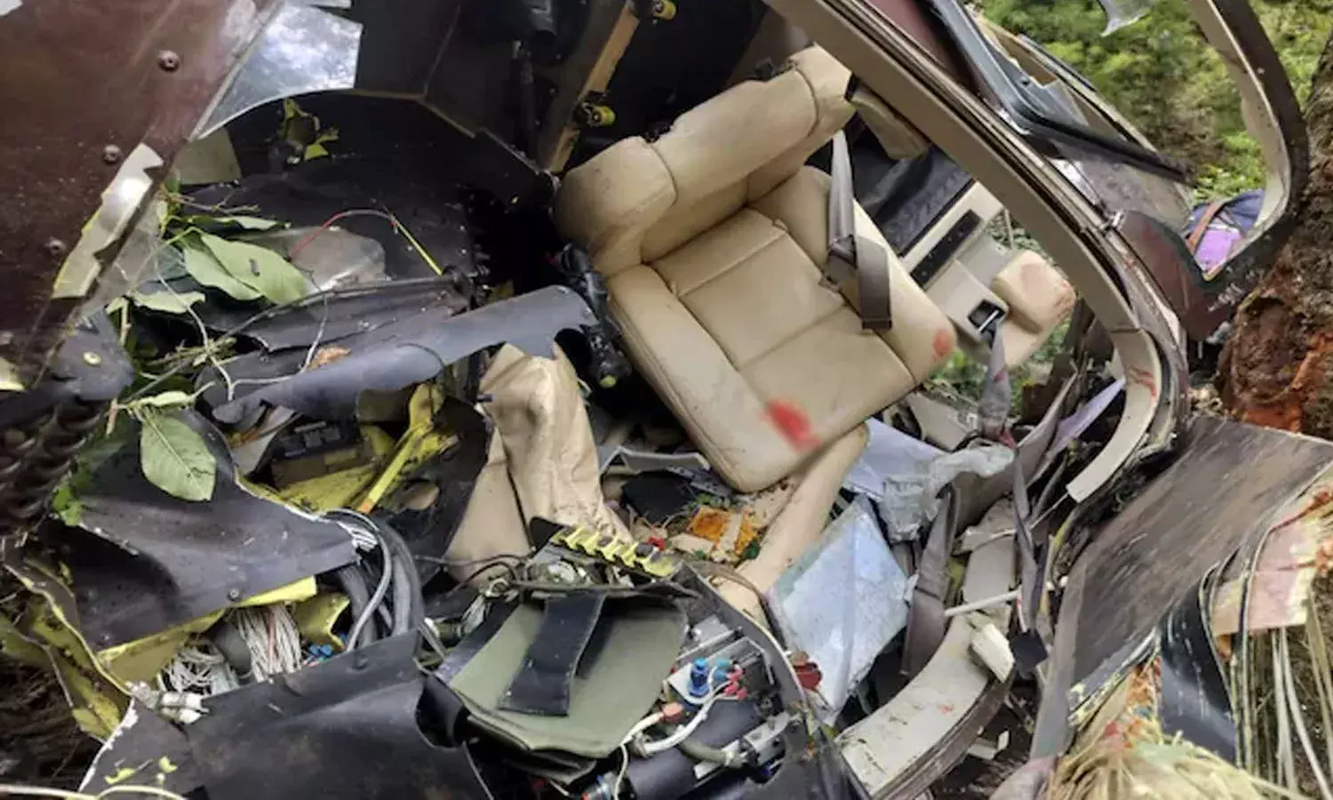 5 dead,  private chopper crash,  Bhagirathi River, Uttarakhand