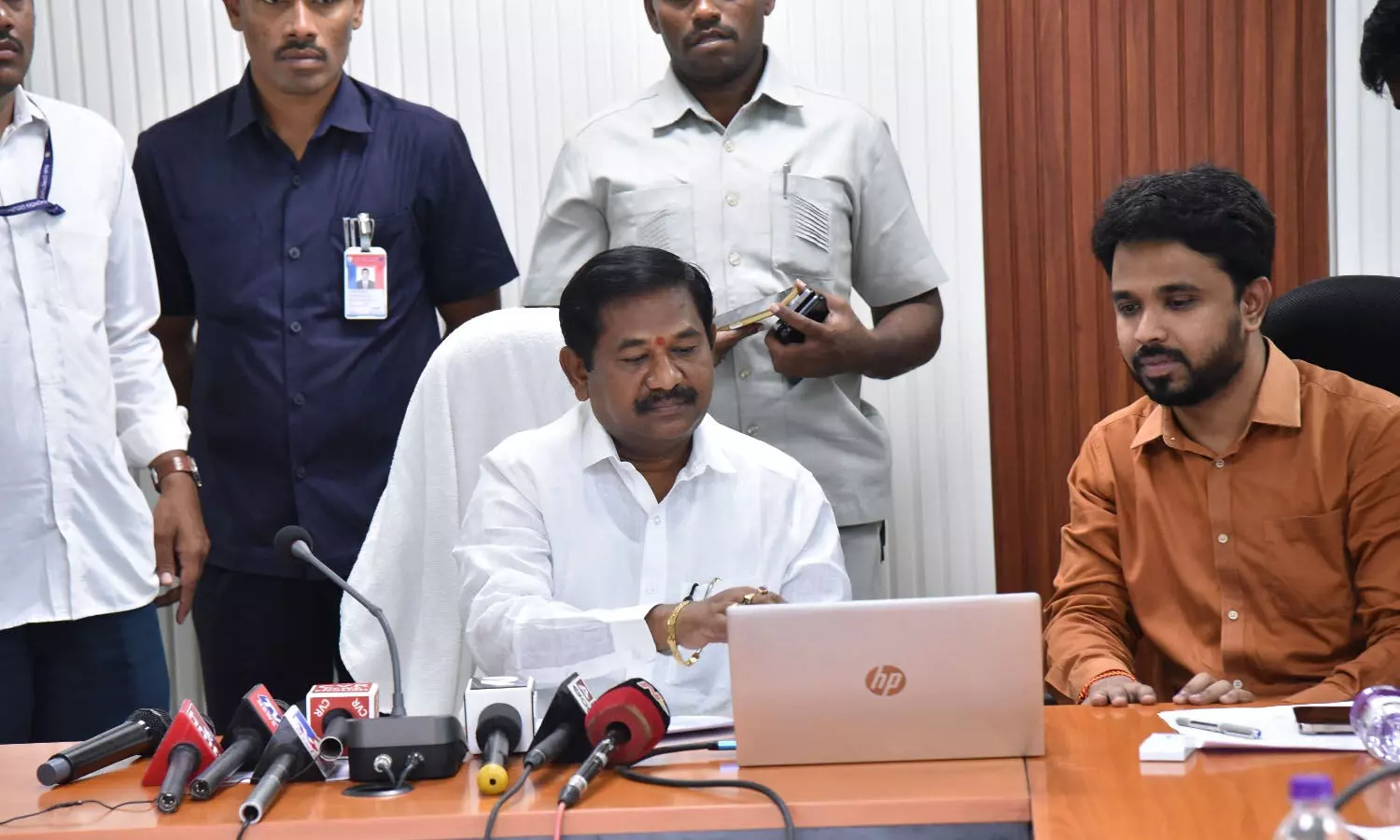 బీఆర్ఏజీసీఈటీ -2025 సెట్ ఫలితాలు విడుదల చేసిన మంత్రి డోలా బీఆర్ఏజీసీఈటీ -2025 సెట్ ఫలితాలు విడుదల చేసిన మంత్రి డోలా