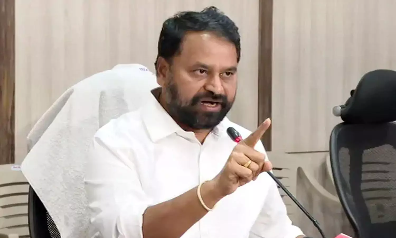 ఆంధ్రాలో బీజేపీ బీ టీమ్లు వైసీపీ, టీడీపీ, జనసేన అయితే.. ఇక్కడ బీఆర్ఎస్ ఆంధ్రాలో బీజేపీ బీ టీమ్లు వైసీపీ, టీడీపీ, జనసేన అయితే.. ఇక్కడ బీఆర్ఎస్