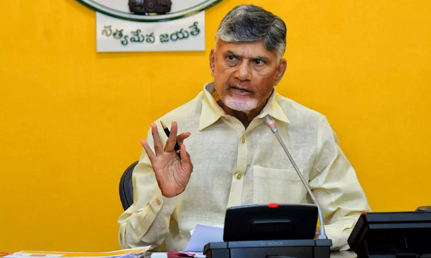 గుడ్న్యూస్.. గ్రామాల్లో డెయిరీ షెడ్లకు ప్రాపర్టీ టాక్స్ రద్దు గుడ్న్యూస్.. గ్రామాల్లో డెయిరీ షెడ్లకు ప్రాపర్టీ టాక్స్ రద్దు