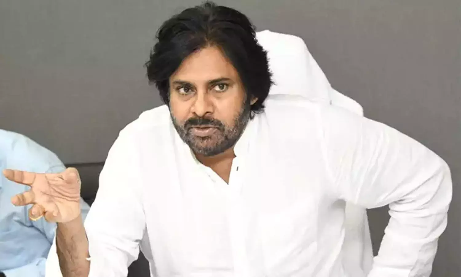 వారితో పెను ముప్పు పొంచి ఉంది : పవన్ కళ్యాణ్ వారితో పెను ముప్పు పొంచి ఉంది : పవన్ కళ్యాణ్