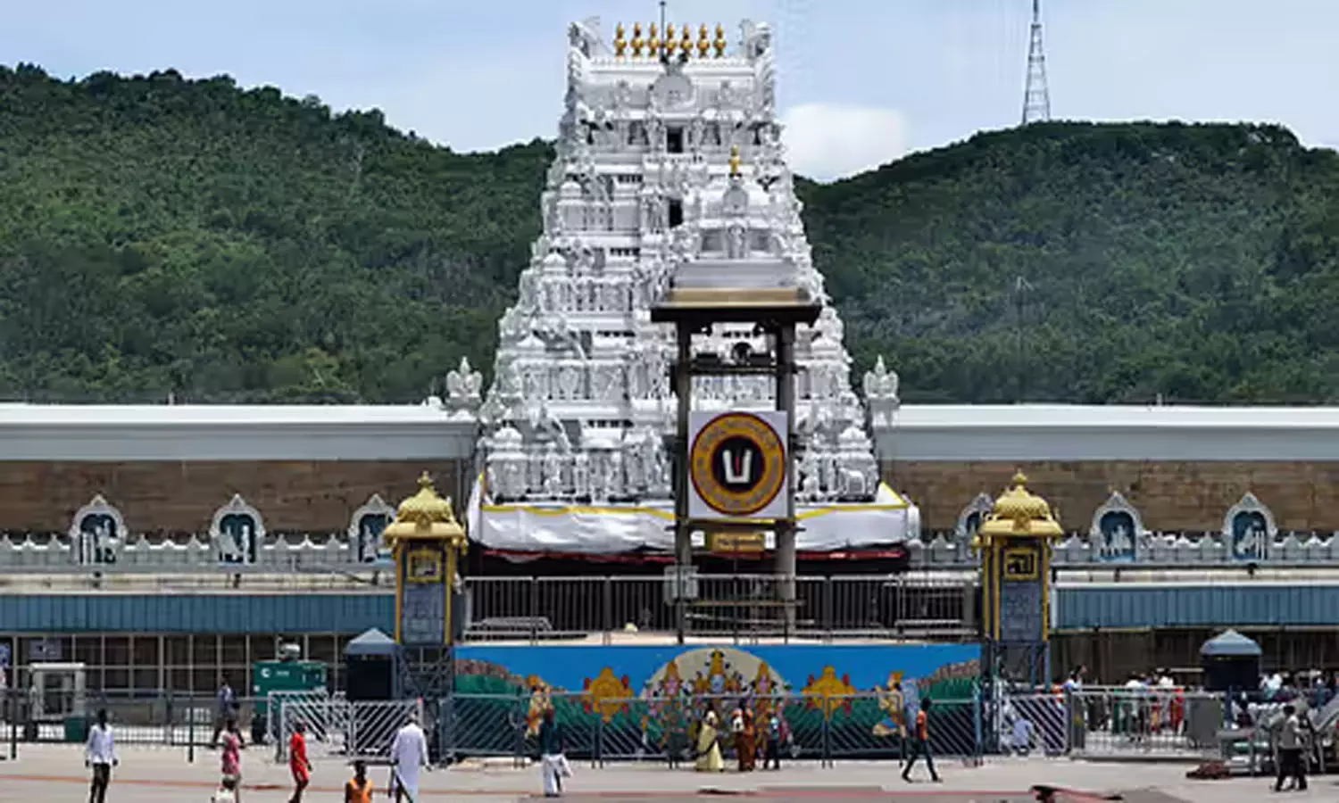 టీటీడీలోని 29 మంది అన్యమత ఉద్యోగులకు వీఆర్ఎస్ టీటీడీలోని 29 మంది అన్యమత ఉద్యోగులకు వీఆర్ఎస్