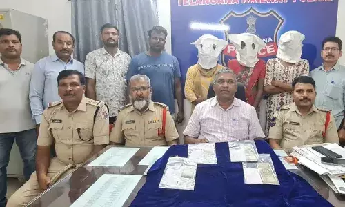 4 Hijras held , Secunderabad, robbing, passenger, train