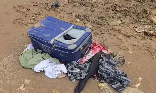 బెంగళూరులో నీలం రంగు సూట్ కేసు.. అందరూ వణికిపోయారు