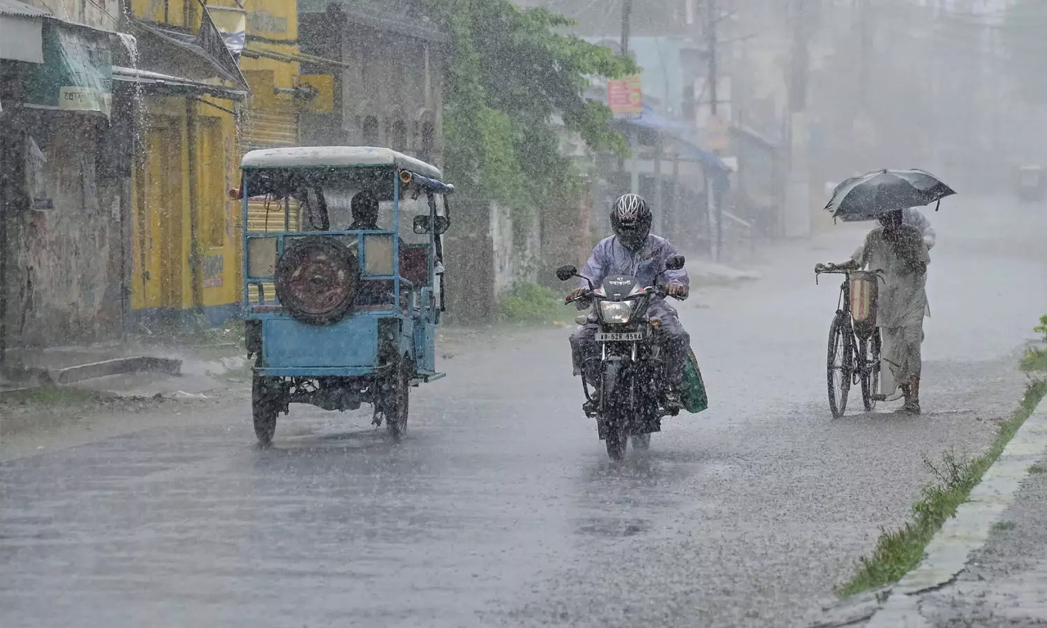 IMD, heavy rains, thunder and lightning, Hyderabad, Telangana districts IMD, heavy rains, thunder and lightning, Hyderabad, Telangana districts