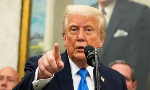 అమెరికాలో ఐఫోన్ తయారు చేయకపోతే 25% పన్ను ఉంటుంది.. ఆపిల్ను బెదిరించిన ట్రంప్