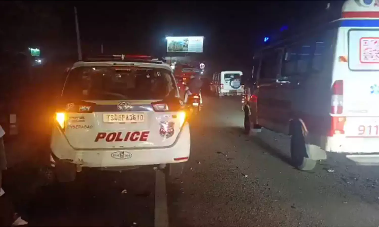 Hyderabad, Constable killed, three injured, road accident, Bangalore Highway, Shamshabad