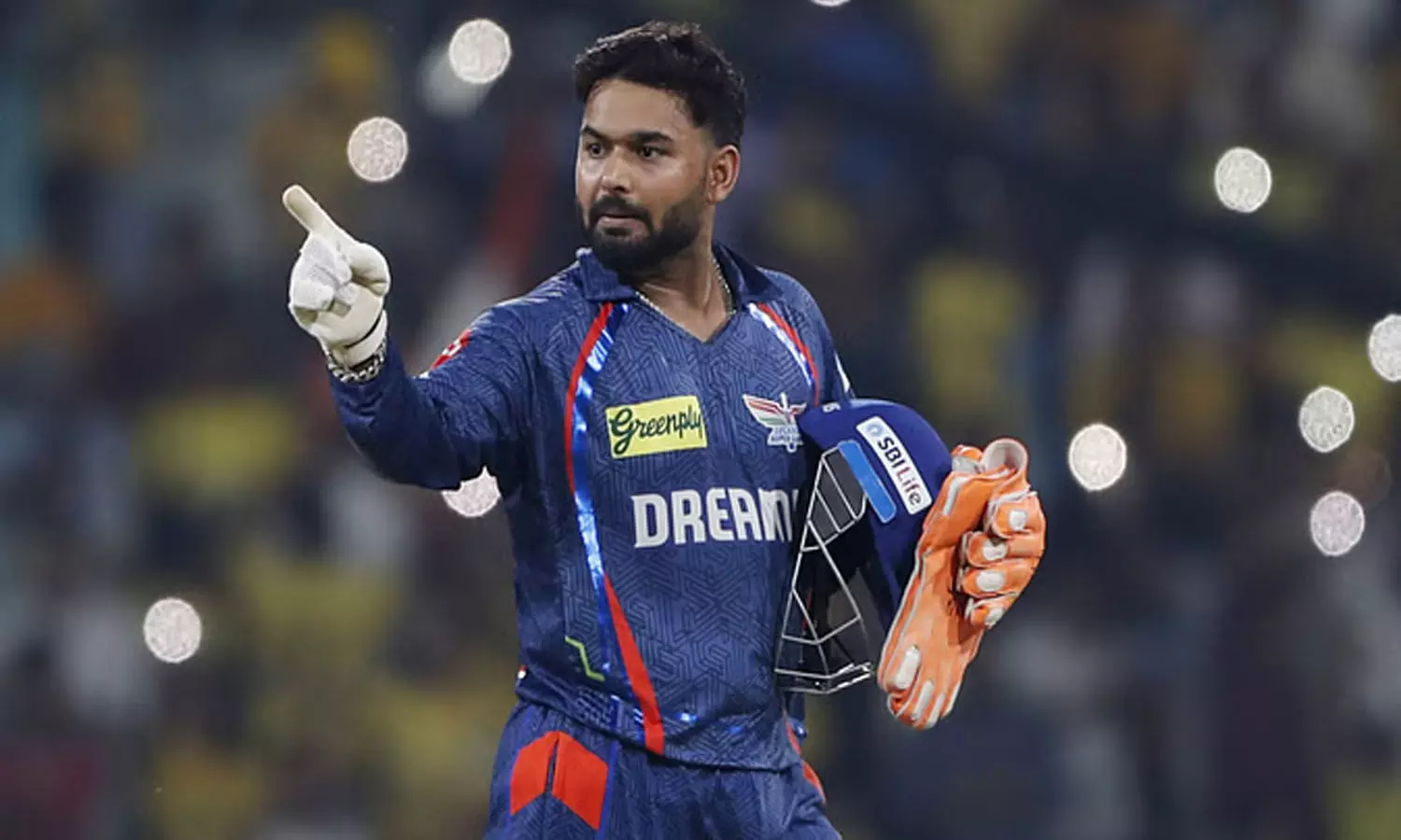 దెబ్బ మీద దెబ్బ.. పంత్కు దిమ్మతిరిగే షాకిచ్చిన బీసీసీఐ..! దెబ్బ మీద దెబ్బ.. పంత్కు దిమ్మతిరిగే షాకిచ్చిన బీసీసీఐ..!