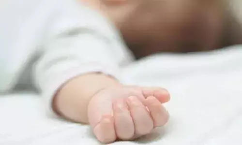 తల్లికి మత్తు మందు ఇచ్చి రెండున్నర నెలల బిడ్డను దారుణంగా చంపిన కసాయి మహిళ