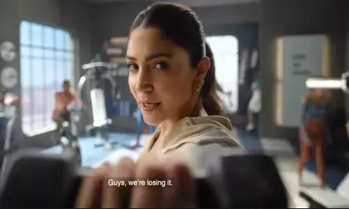 అనుష్క శర్మతో కలిసి సెంట్రమ్ రీఛార్జ్ ఎనర్జీ డ్రింక్ మిక్స్ను విడుదల చేసిన సెంట్రమ్