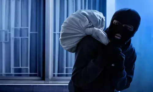 ఘరానా దొంగ అరెస్ట్.. భారీగా బంగారం, వెండి స్వాధీనం