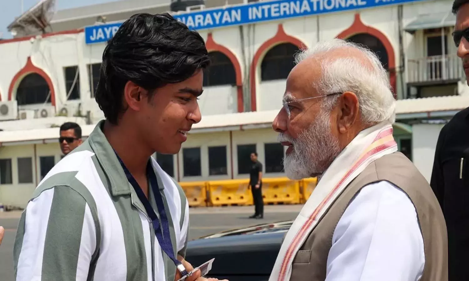 ప్రధాని మోదీని కలుసుకున్న యువ సంచలనం..! ప్రధాని మోదీని కలుసుకున్న యువ సంచలనం..!