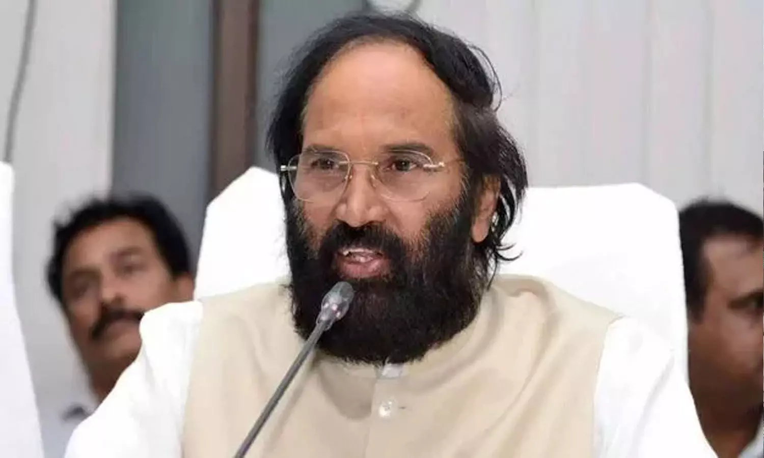 అర్హులైన నిరుపేదలందరికీ తెల్ల రేషన్ కార్డులు.. గుడ్న్యూస్ చెప్పిన మంత్రి ఉత్తమ్ అర్హులైన నిరుపేదలందరికీ తెల్ల రేషన్ కార్డులు.. గుడ్న్యూస్ చెప్పిన మంత్రి ఉత్తమ్