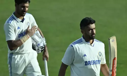 డబుల్ సెంచరీ బాదిన కరుణ్ నాయర్.. తెలుగబ్బాయి మళ్లీ ఫ్లాప్..!