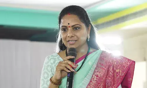 జై తెలంగాణ అనని వారికి సీఎం కుర్చీలో కూర్చునే అర్హత లేదు