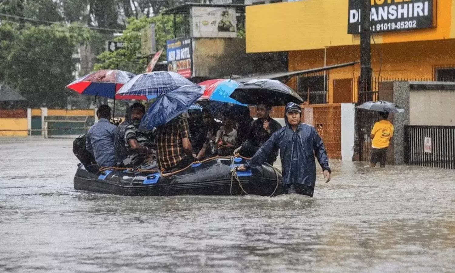 ఈశాన్య రాష్ట్రాల్లో వర్ష బీభత్సం.. రెండు రోజుల్లో 30 మంది మృతి ఈశాన్య రాష్ట్రాల్లో వర్ష బీభత్సం.. రెండు రోజుల్లో 30 మంది మృతి