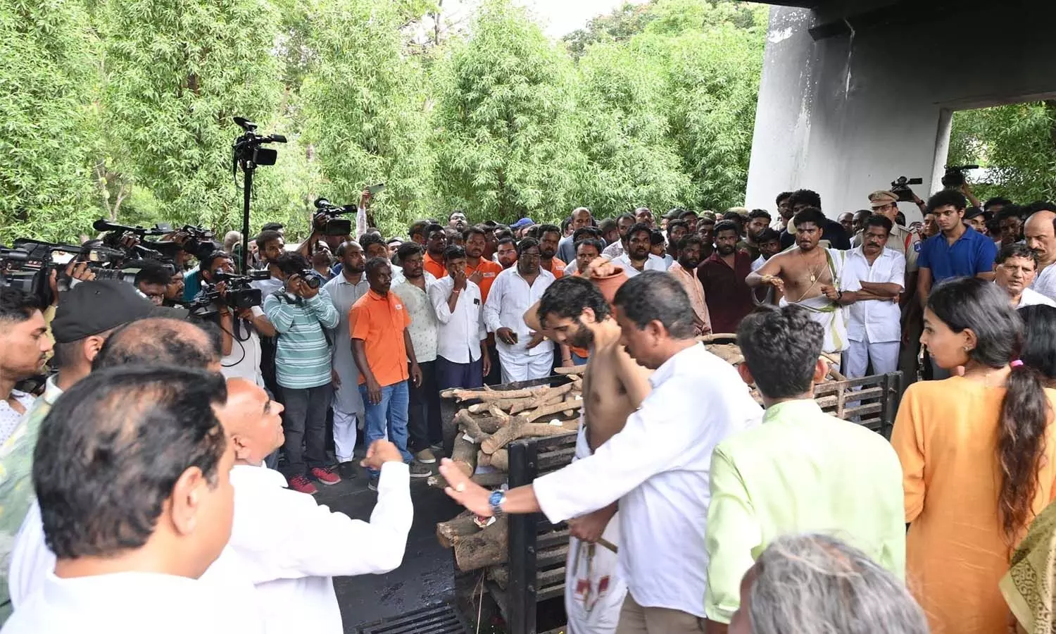 Hyderabad News, Maganti Gopinath, Funeral, Brs, kcr, Ktr, Harishrao Hyderabad News, Maganti Gopinath, Funeral, Brs, kcr, Ktr, Harishrao