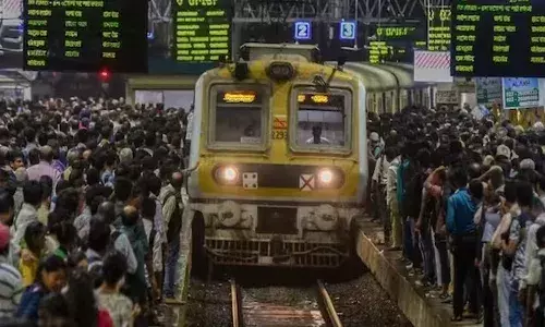 Five dead, falling, overcrowd, local train, Mumbai