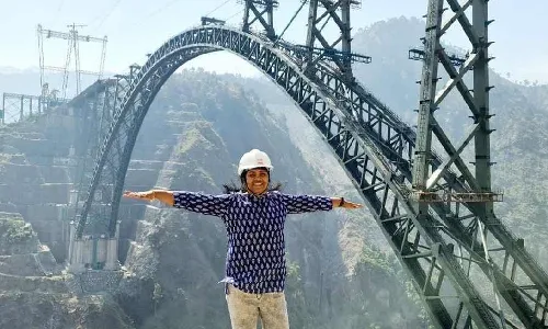 Chenab Bridge, Madhavi Latha, Jammu and Kashmir