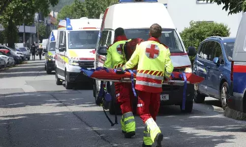 ఏడిపించిన వారిని చంపడానికి స్కూలుకు గన్ తీసుకుని వెళ్లిన విద్యార్థి.. 10 మంది మృతి